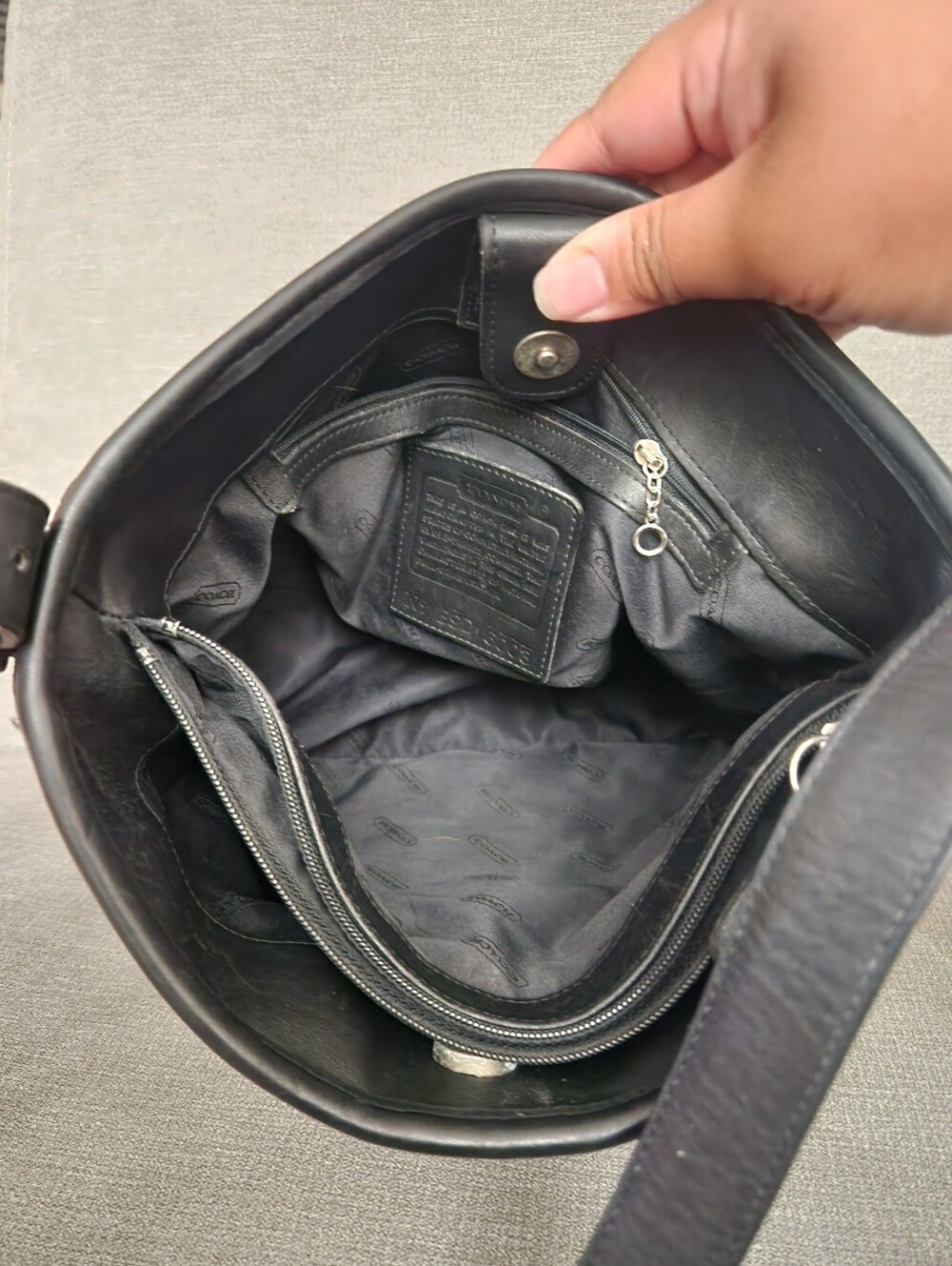Vintage Coach Chelsea Hobo - Black - Picture 4 of 10
